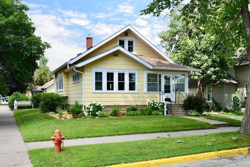 826 W Howard St, Winona, MN 55987