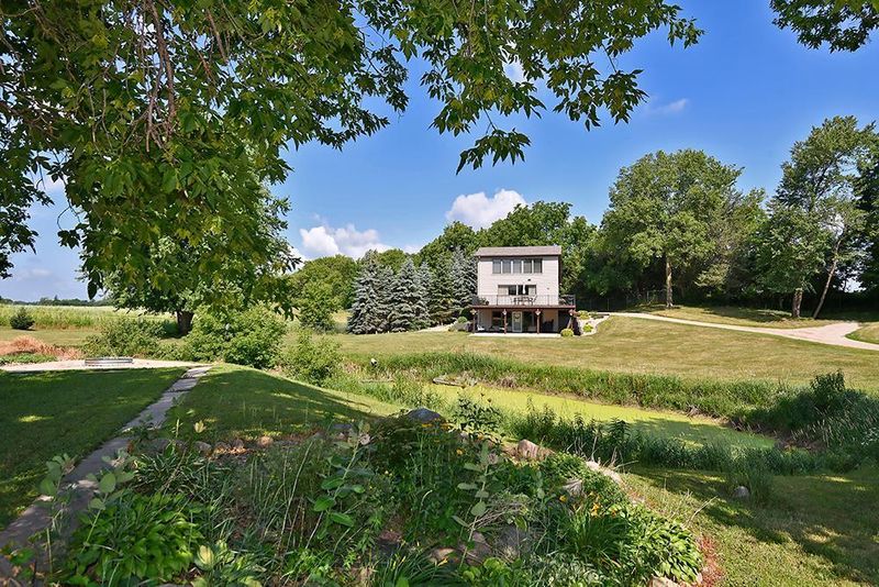 811 Division St S, Morristown, MN 55052