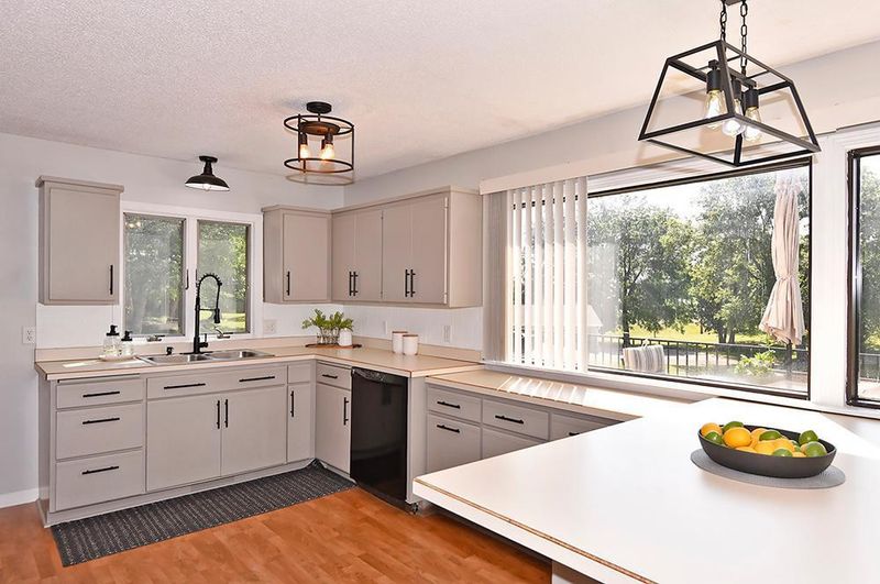 811 Division St S, Morristown, MN 55052