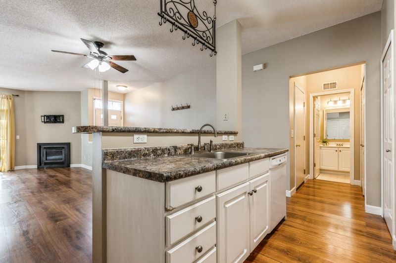 15695 Gateway Pa, Apple Valley, MN 55124