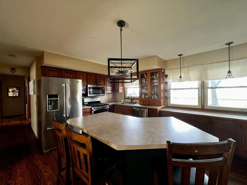 206 4th Ave N, Waldorf, MN 56091