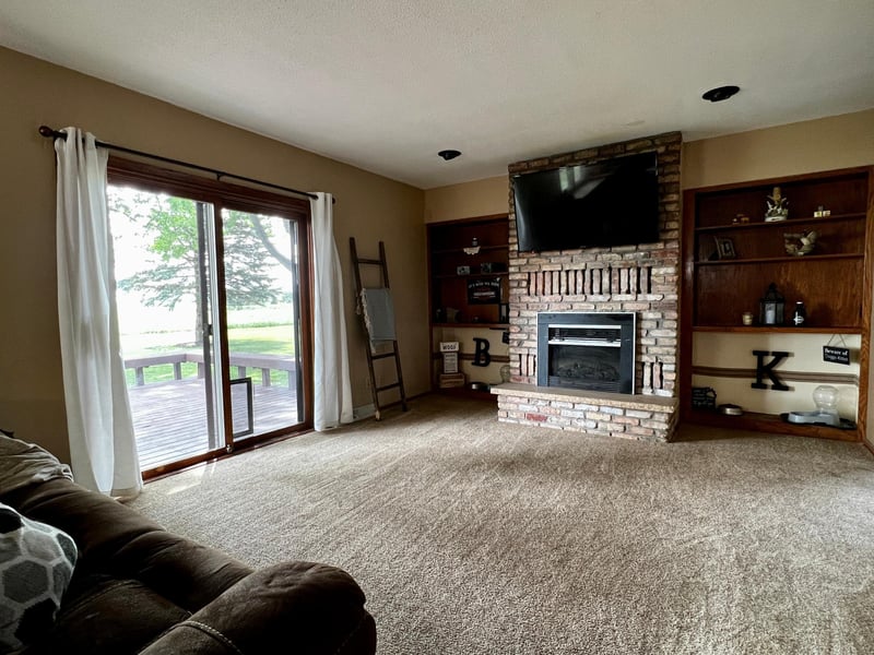 206 4th Ave N, Waldorf, MN 56091