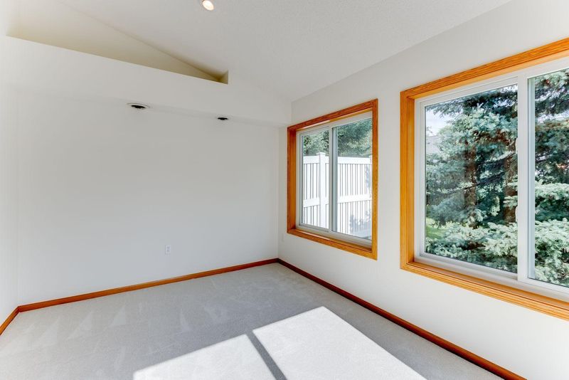 767 Markgrafs Lake Draw, Woodbury, MN 55129