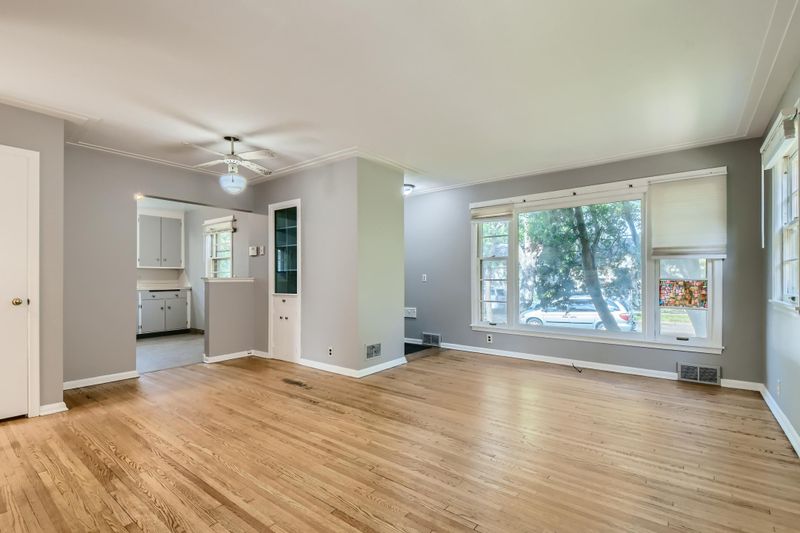 706 Thomas Ave N, Minneapolis, MN 55411