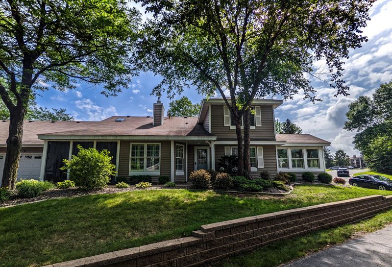 14712 Oak Run Ln, Burnsville, MN 55306