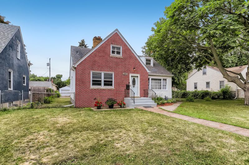 1824 Bush Ave E, Saint Paul, MN 55119