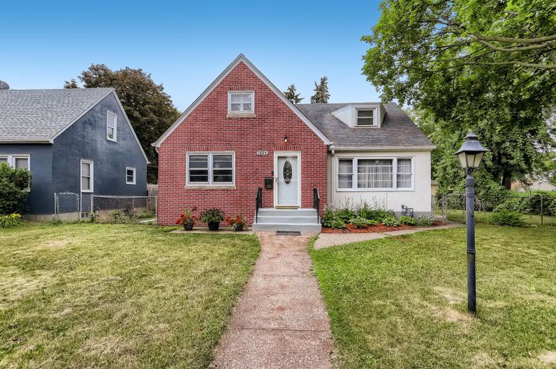 1824 Bush Ave E, Saint Paul, MN 55119