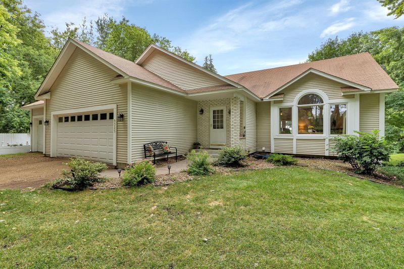 9325 Jennifer Ct, Chisago City, MN 55013