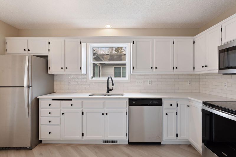 5703 Birch Trl, Shoreview, MN 55126