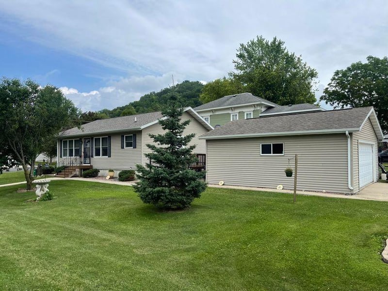 108 N 8th St, Brownsville, MN 55919