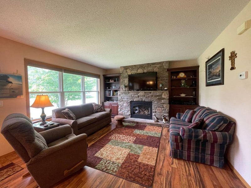 108 N 8th St, Brownsville, MN 55919