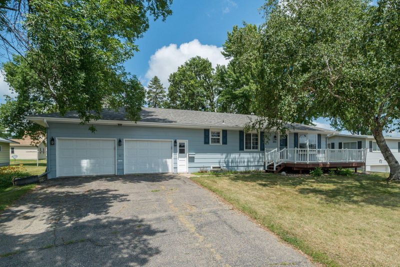 2015 9th St E, Glencoe, MN 55336