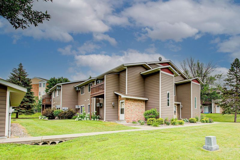 4514 Cinnamon Ridge Trl #B, Eagan, MN 55122