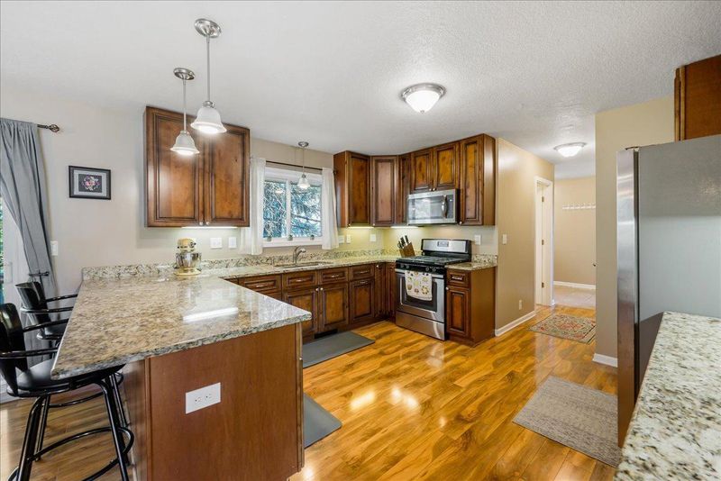 7038 135th St W, Apple Valley, MN 55124