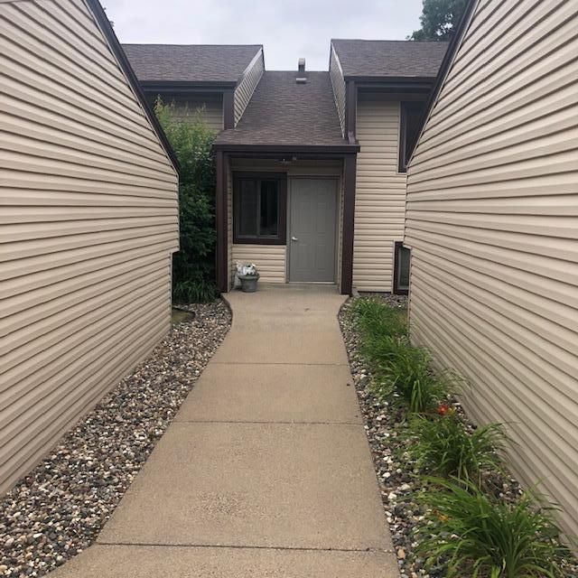 7276 Vista Ct, Eden Prairie, MN 55346