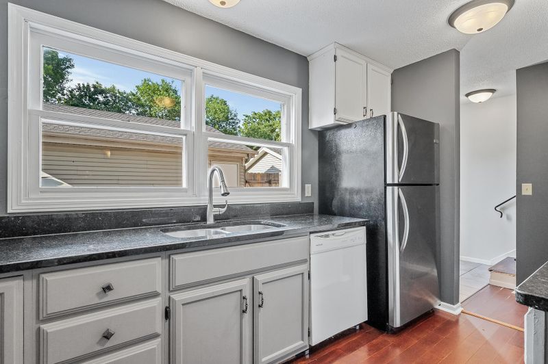 6712 Gretchen Ln N, Oakdale, MN 55128