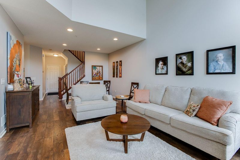 2916 Spy Glass Dr, Chaska, MN 55318