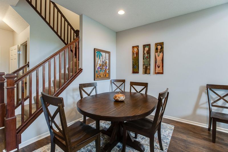 2916 Spy Glass Dr, Chaska, MN 55318