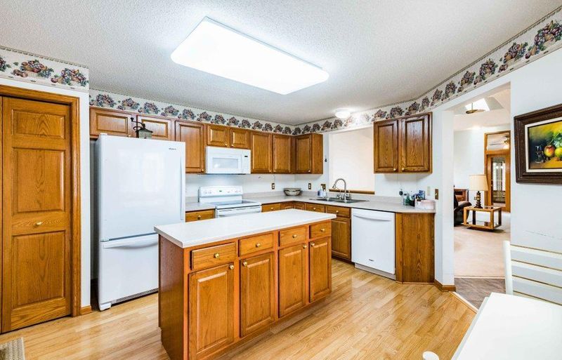 18711 Kalmar Ct, Lakeville, MN 55044