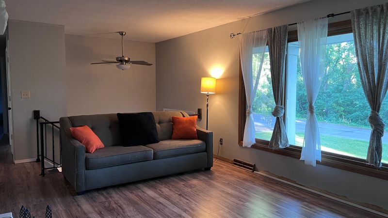 17424 Ridgeview Dr, Minnetonka, MN 55345