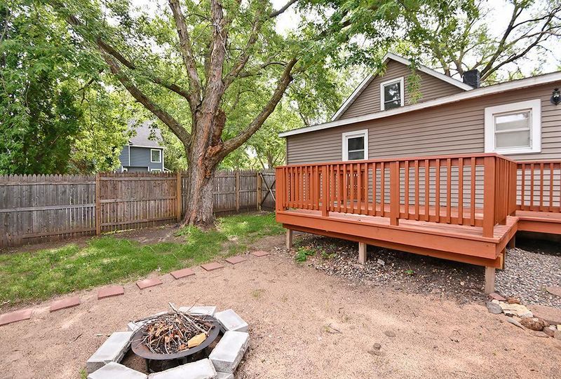 704 6th St NW, Faribault, MN 55021