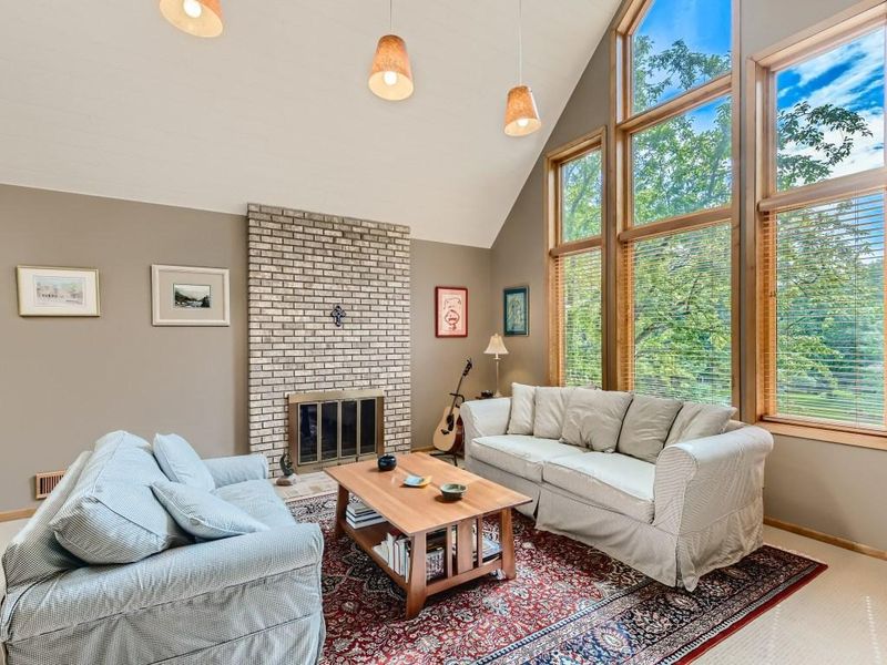 2101 Morton Rd, Wayzata, MN 55391