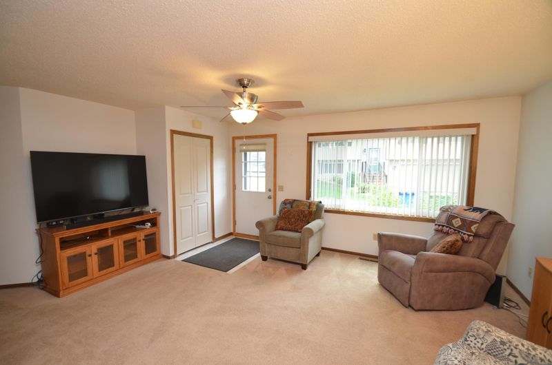 8425 Thomas Ct N, Brooklyn Park, MN 55444