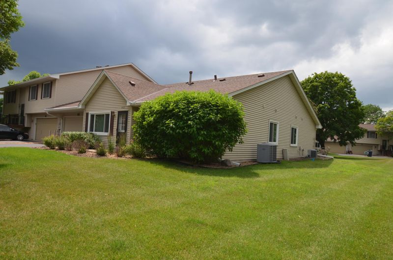 8425 Thomas Ct N, Brooklyn Park, MN 55444