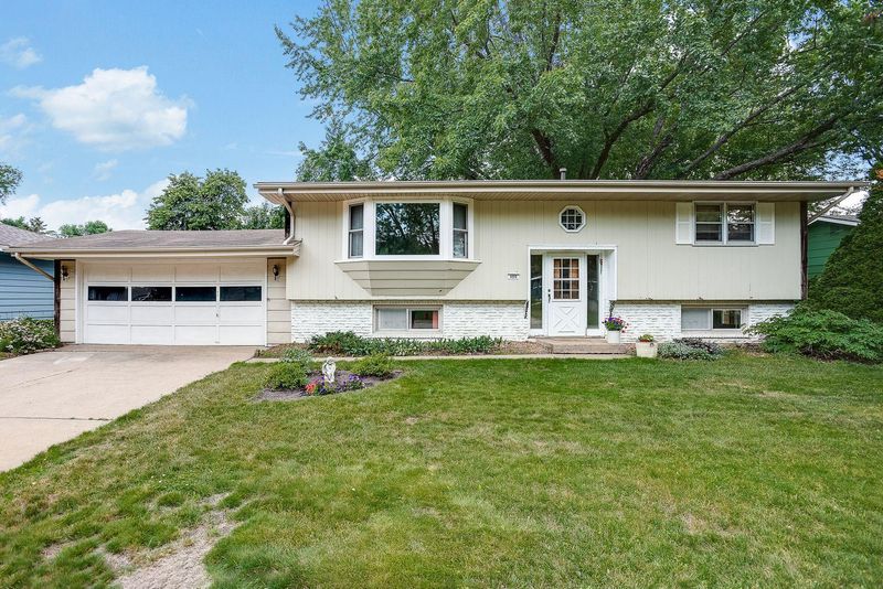 400 Manor Dr NE, Spring Lake Park, MN 55432