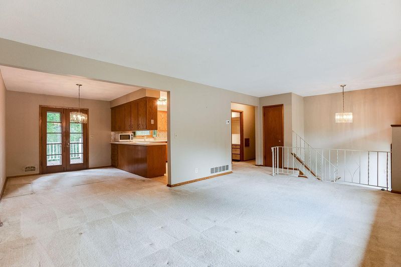 400 Manor Dr NE, Spring Lake Park, MN 55432