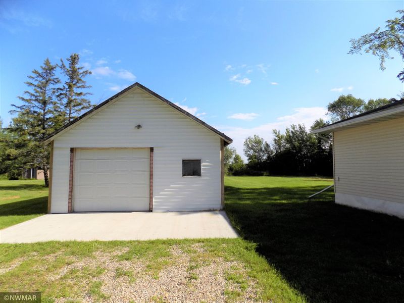 506 2nd St NW, Baudette, MN 56623