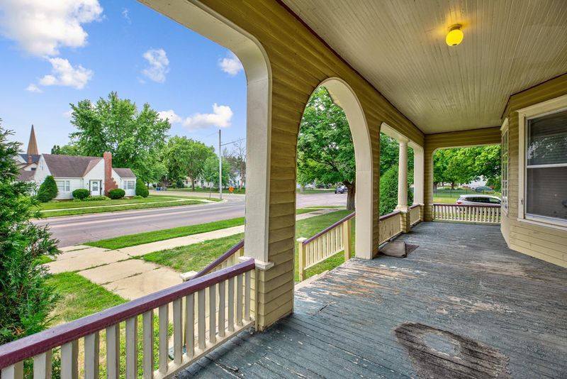 326 7th St NW, Faribault, MN 55021