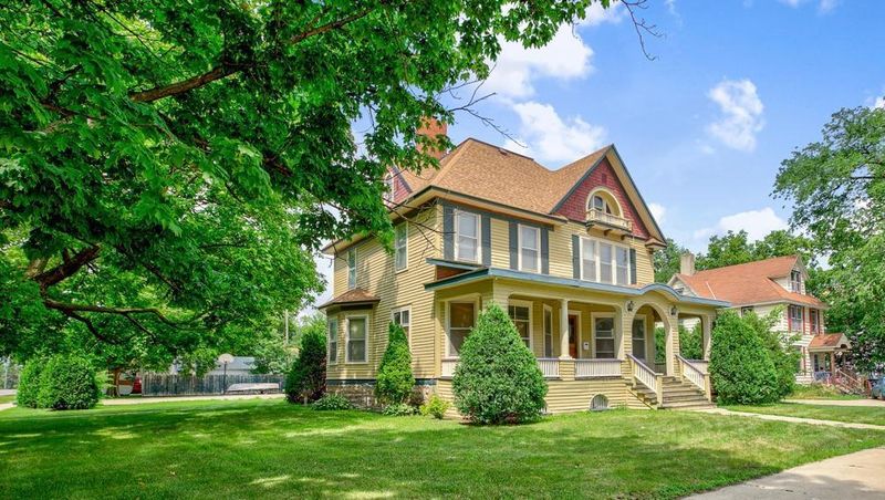 326 7th St NW, Faribault, MN 55021