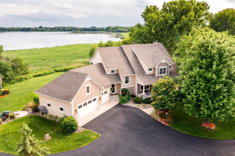 1760 Molitor Dr, Lino Lakes, MN 55038