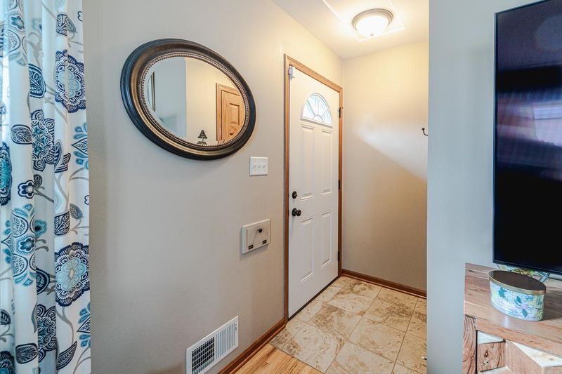 2015 Worcester Ave, Saint Paul, MN 55116