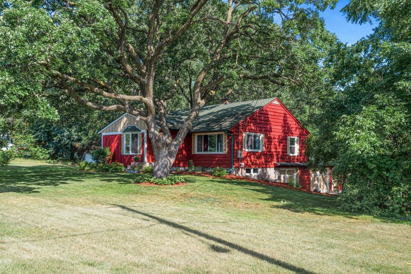 2833 Bronson Dr, Mounds View, MN 55112