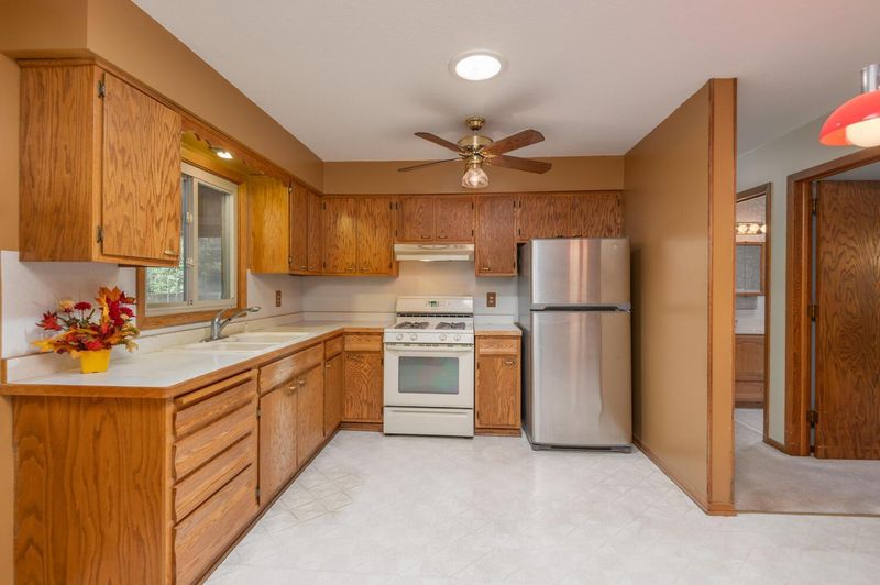10324 York Ln, Bloomington, MN 55431