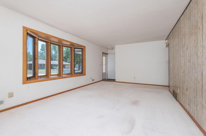 10324 York Ln, Bloomington, MN 55431