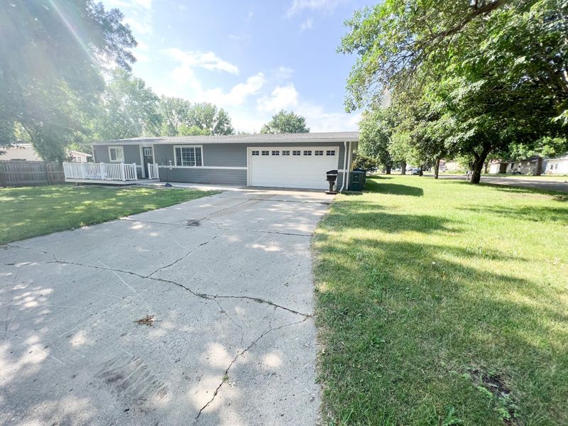 409 W Harrison St, Luverne, MN 56156