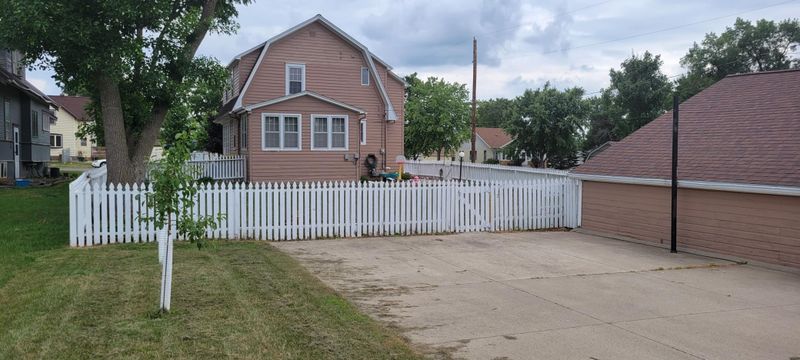 201 7th Ave SE, Pipestone, MN 56164
