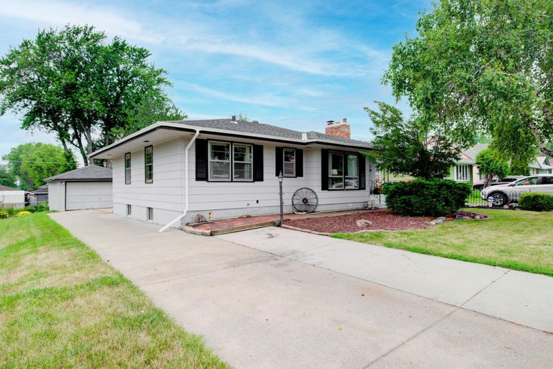 1587 Darlene St, Saint Paul, MN 55119