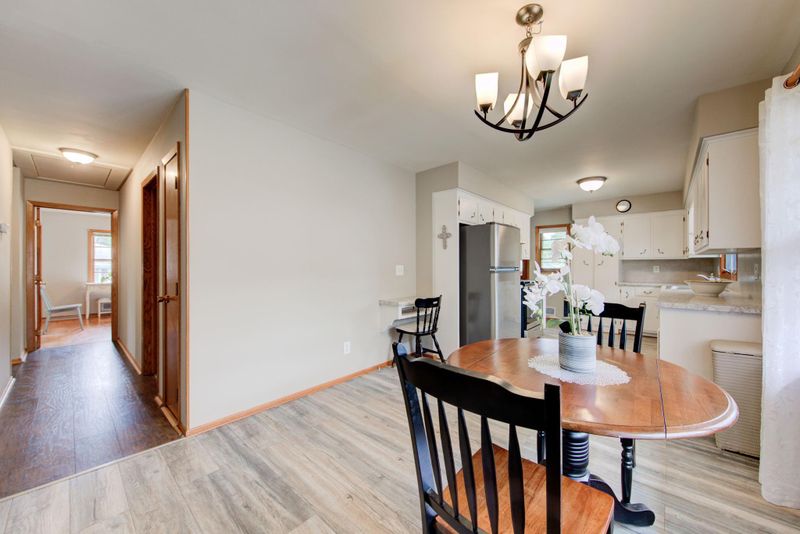 1587 Darlene St, Saint Paul, MN 55119
