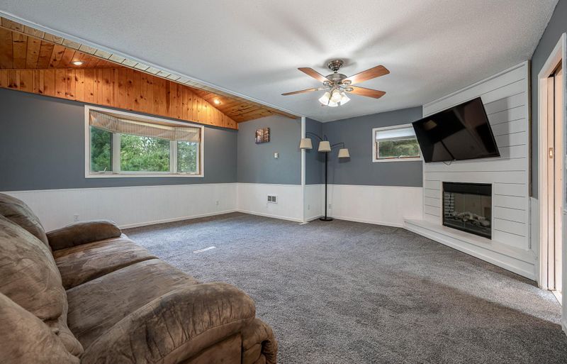 222 SW 8th Ave, Grand Rapids, MN 55744