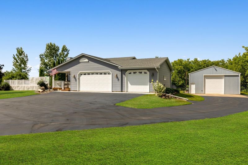 5233 Verde Valley Rd NW, Anoka, MN 55303