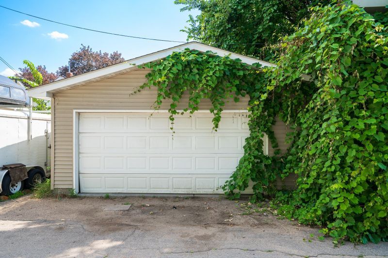 919 Lawson Ave E, Saint Paul, MN 55106
