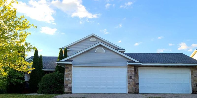 2205 Buffalo Ridge Dr, Buffalo, MN 55313