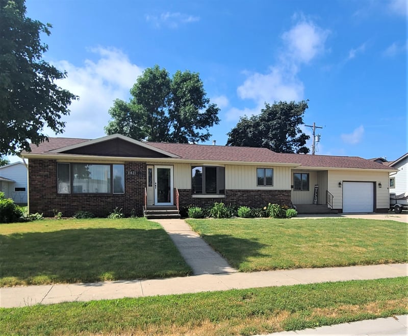 11621 110th St, Leota, MN 56153