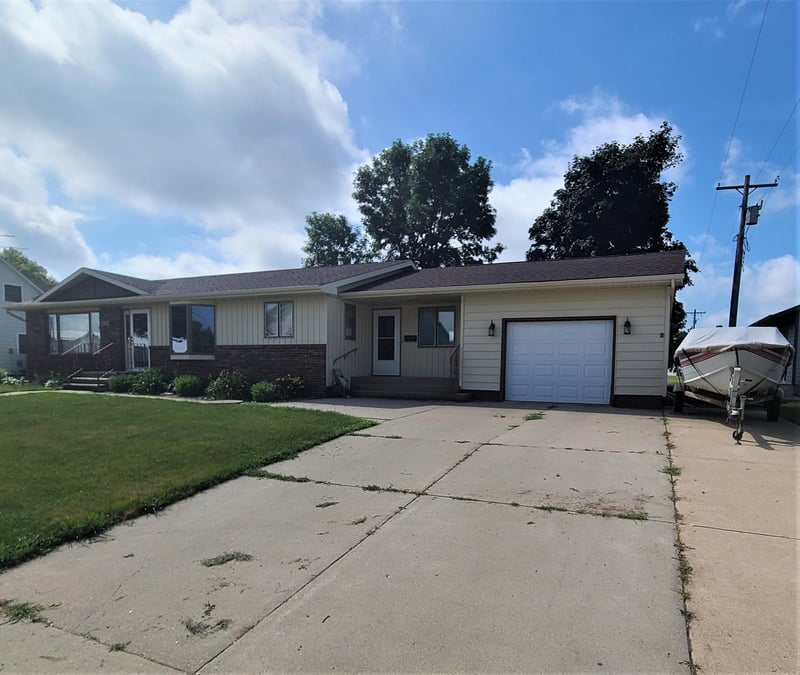 11621 110th St, Leota, MN 56153