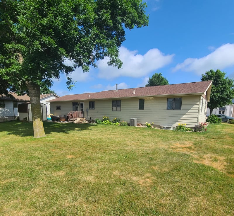 11621 110th St, Leota, MN 56153