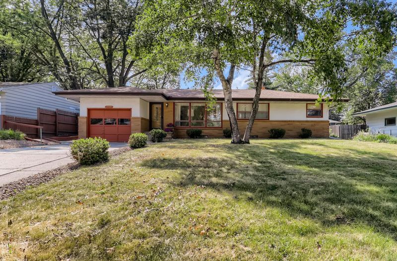2849 Matilda St, Roseville, MN 55113
